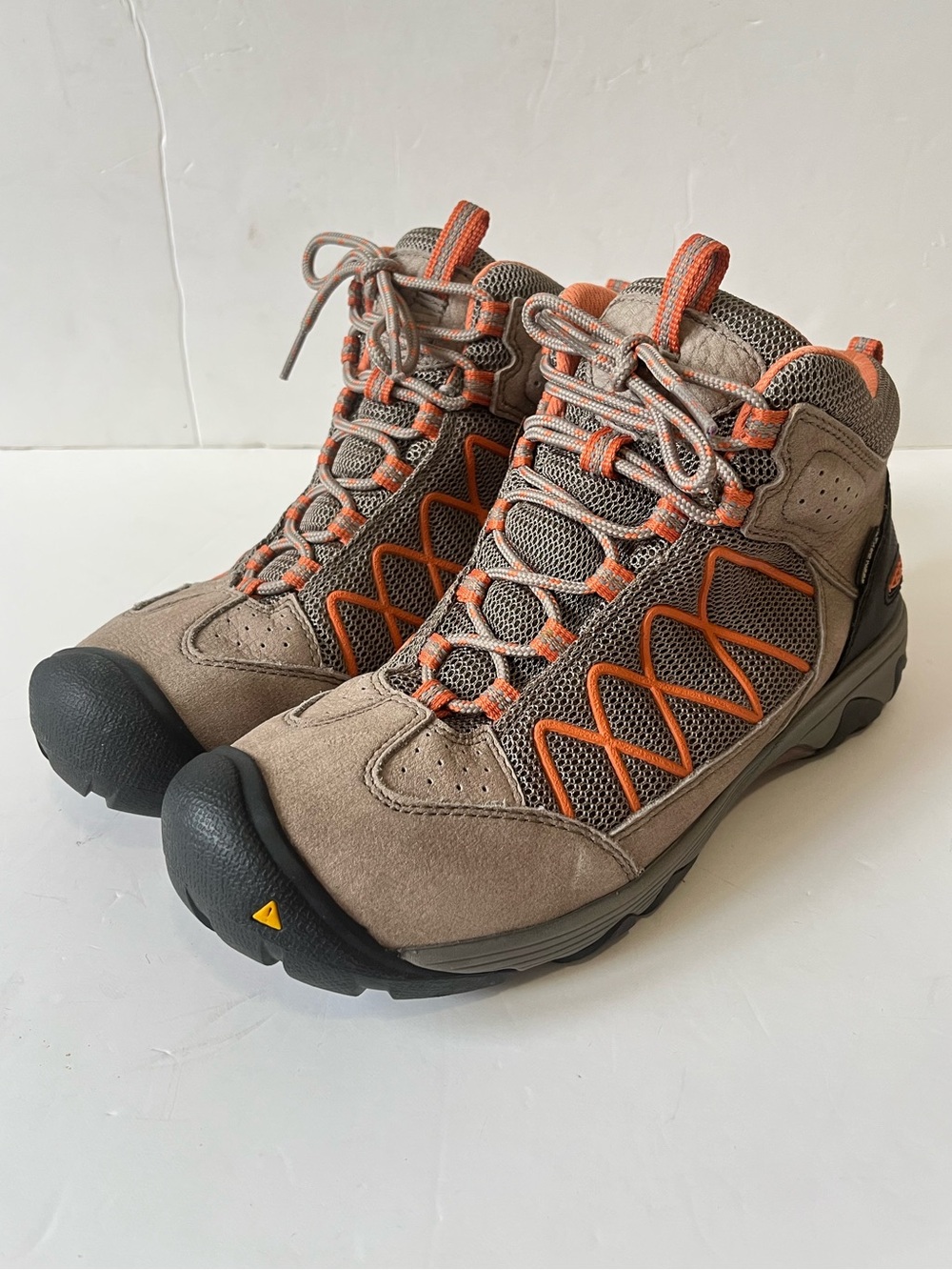 KEEN Women's Verdi II Mid Waterproof Hiking Boots Size 8 Tan - Picture 2 of 11